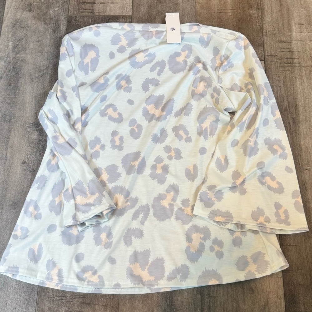 NWT  ,Bell‎ Sleeve Blouse Casual Casual Loose Blouses Loose Tops Size medium